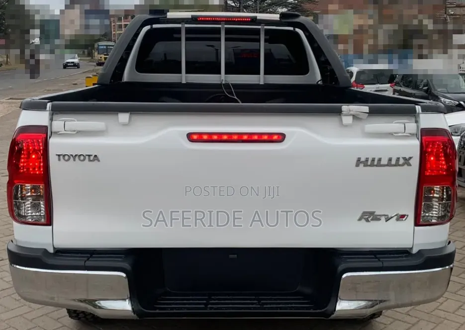 Toyota Hilux 2019 White