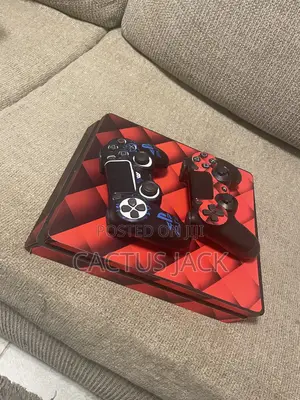 PS4 SLIM 500 Gb Storage Comes With 3 Pads