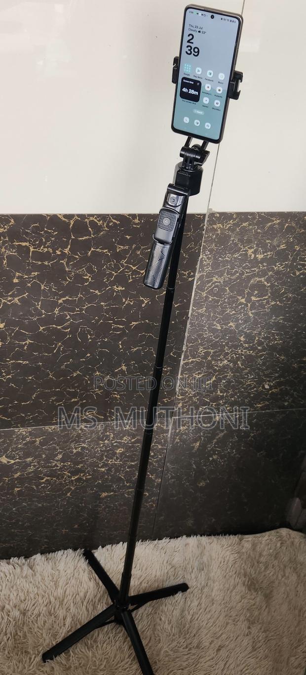Q17 Smart Tracking Tripod, a 1.8-Meter Extendable Device - thumbnail 2