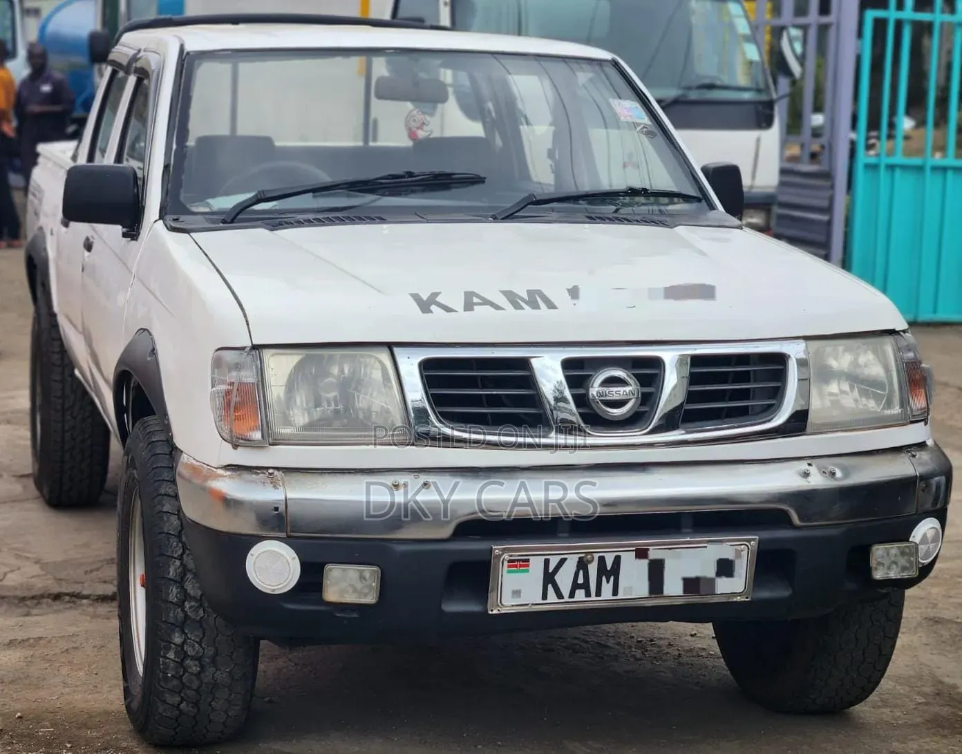 Nissan Hardbody 2004 White
