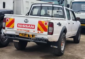 Nissan Hardbody 2004 White