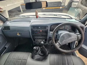 Nissan Hardbody 2004 White