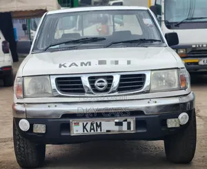 Nissan Hardbody 2004 White