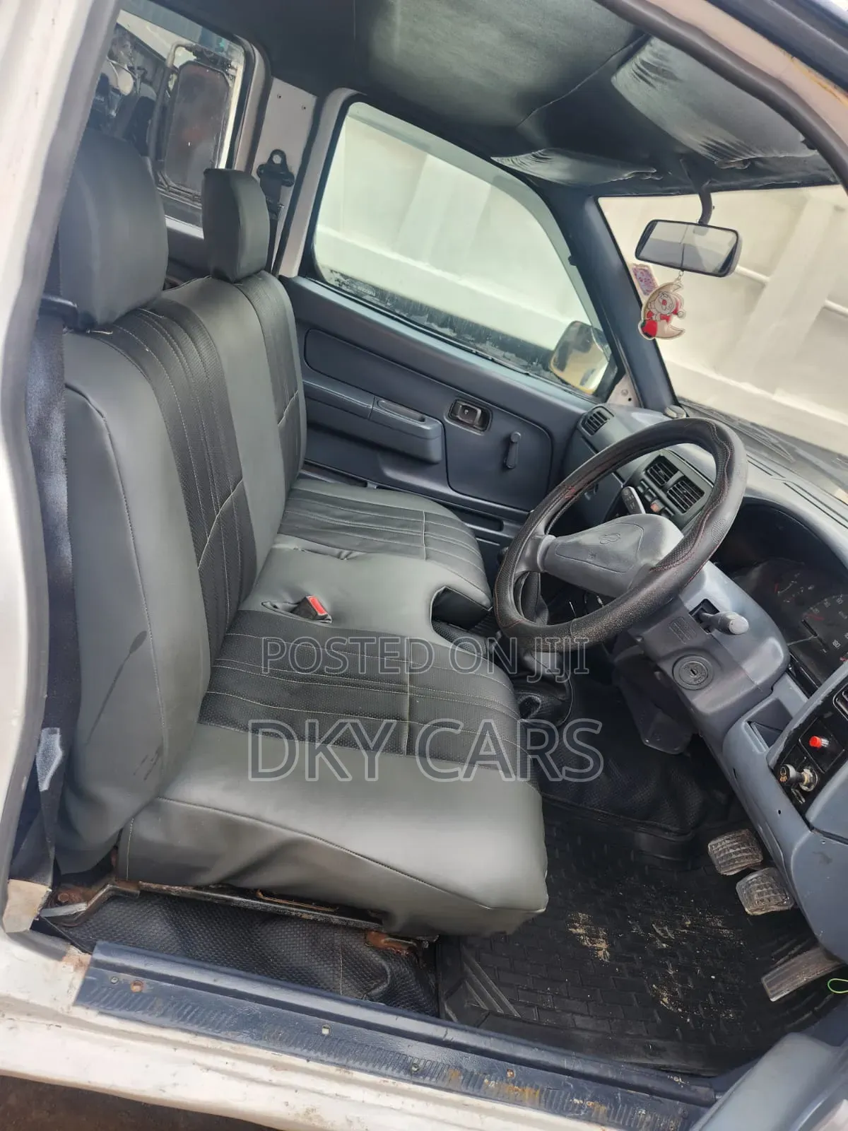 Nissan Hardbody 2004 White