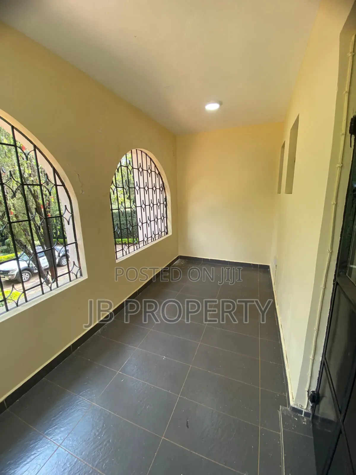 2bdrm House in Executive 2Bdrm for rent