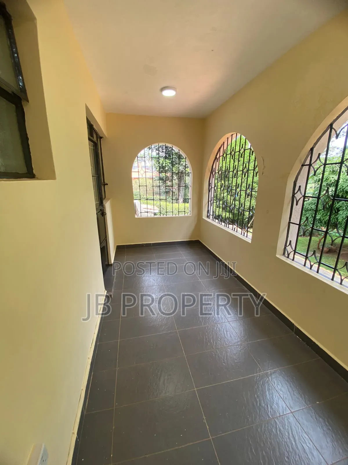 2bdrm House in Executive 2Bdrm for rent