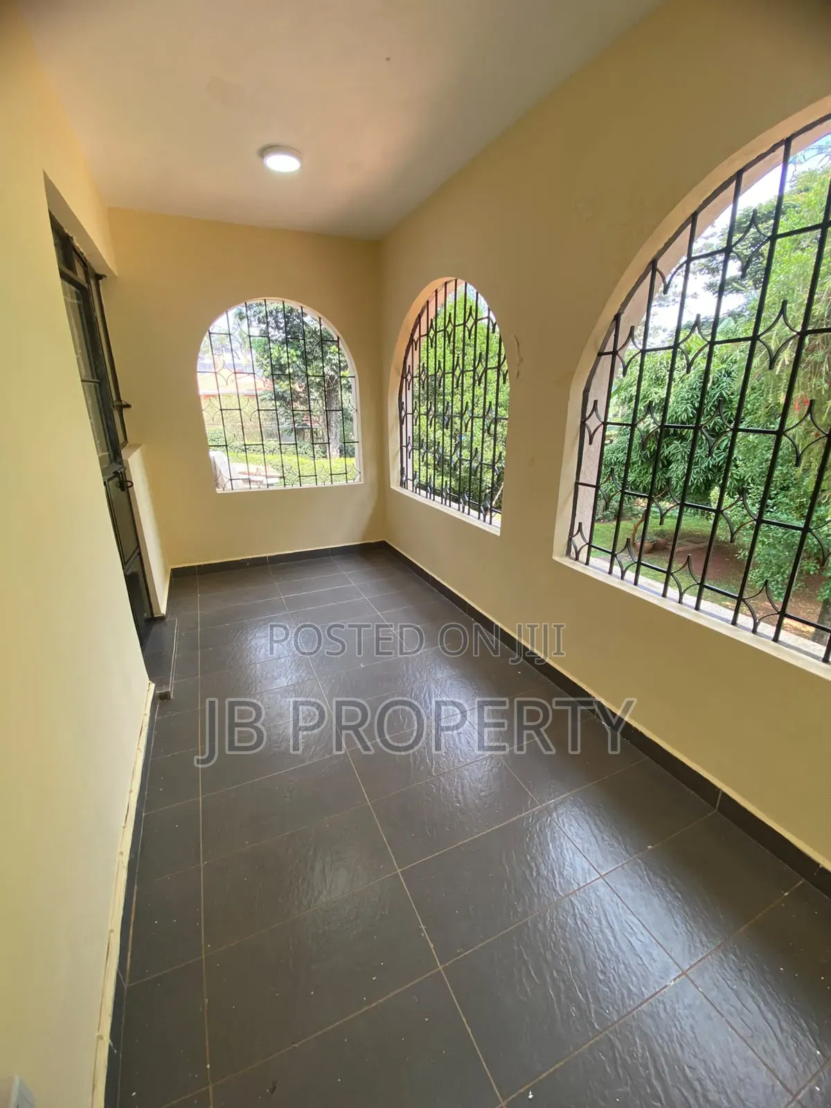 2bdrm House in Executive 2Bdrm for rent