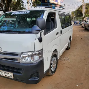 Toyota HiAce 2013 White