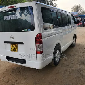 Toyota HiAce 2013 White