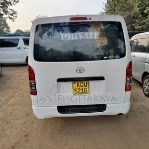 Toyota HiAce 2013 White