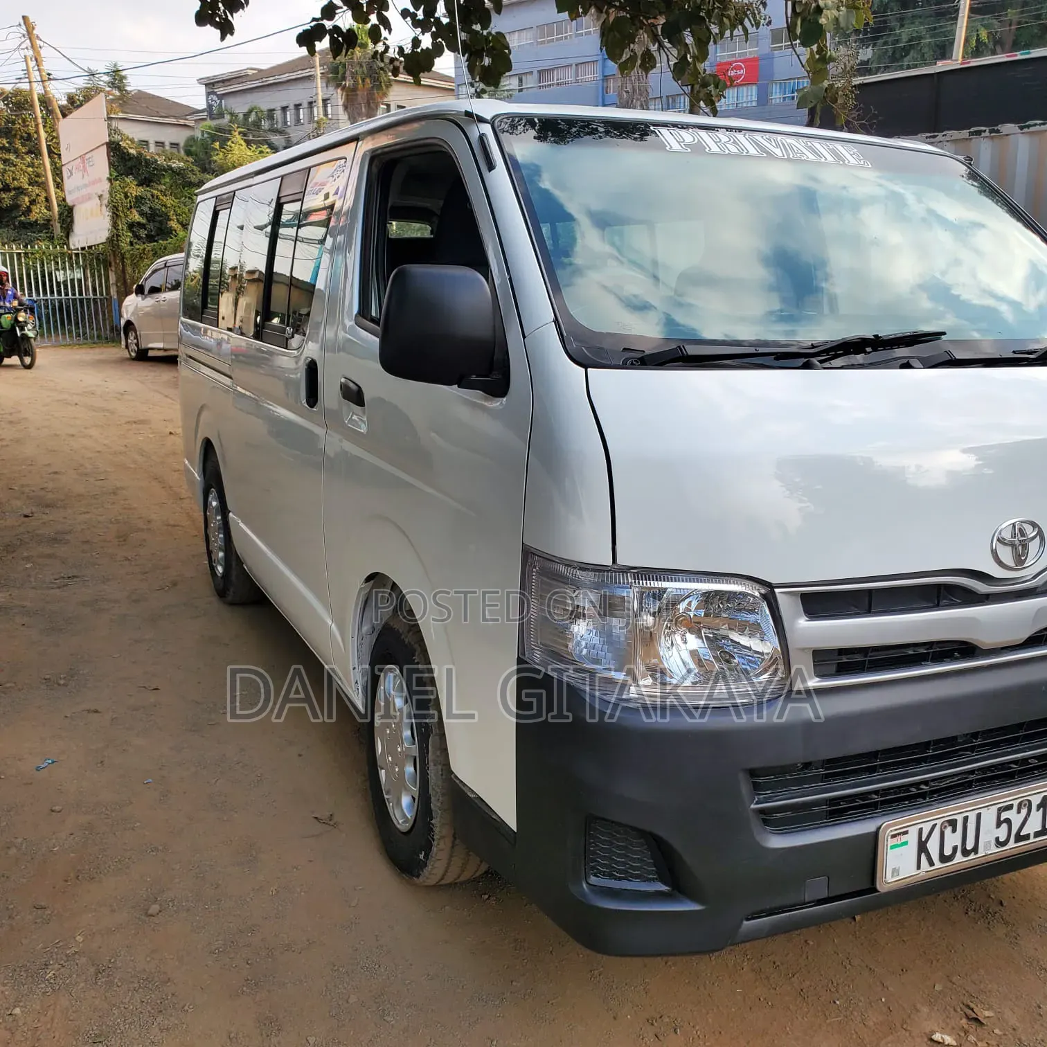 Toyota HiAce 2013 White