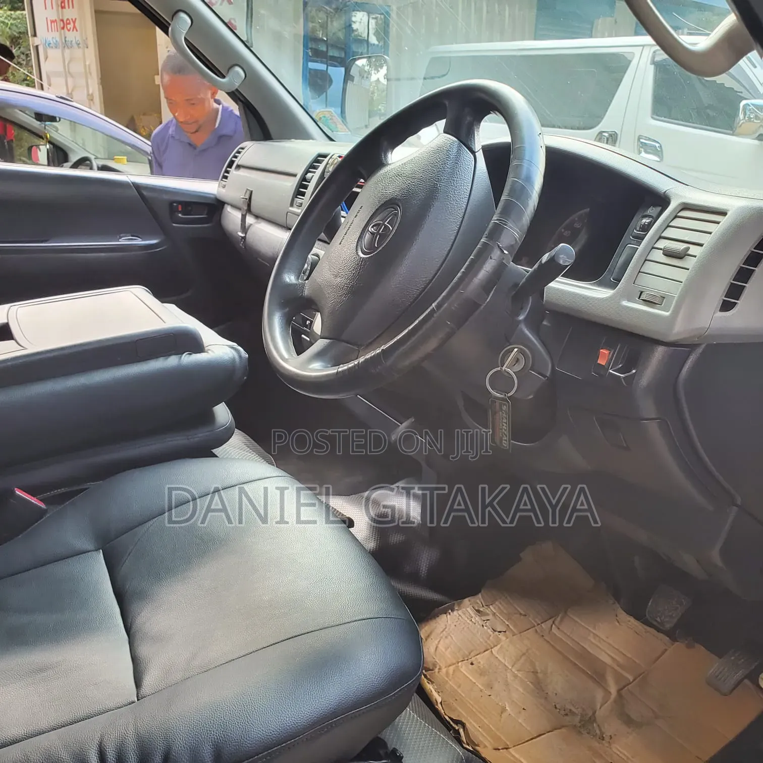Toyota HiAce 2013 White