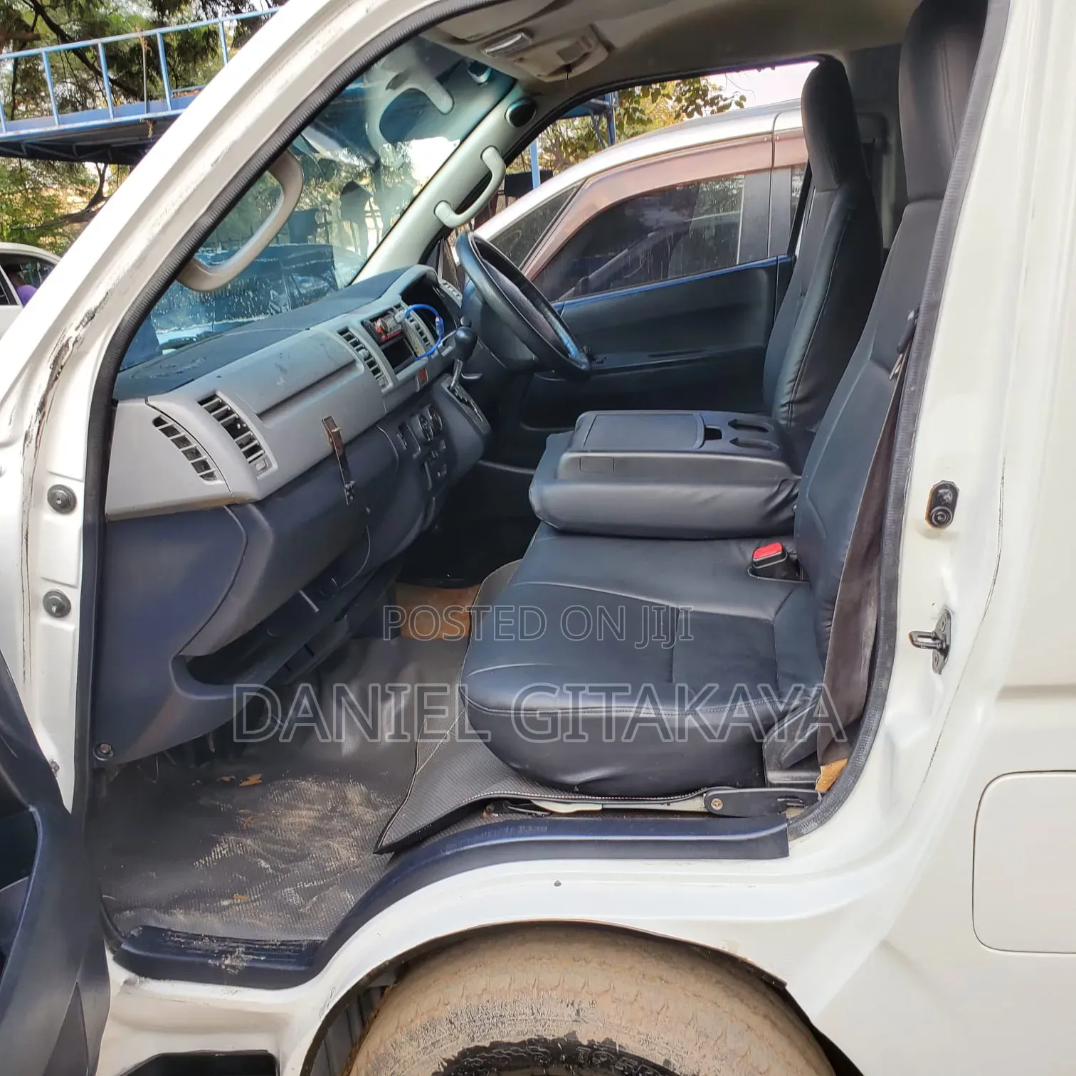 Toyota HiAce 2013 White