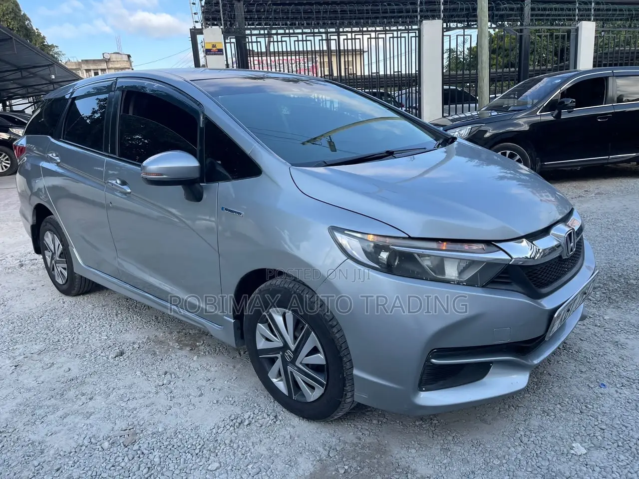 Honda Fit Shuttle 2017 Silver