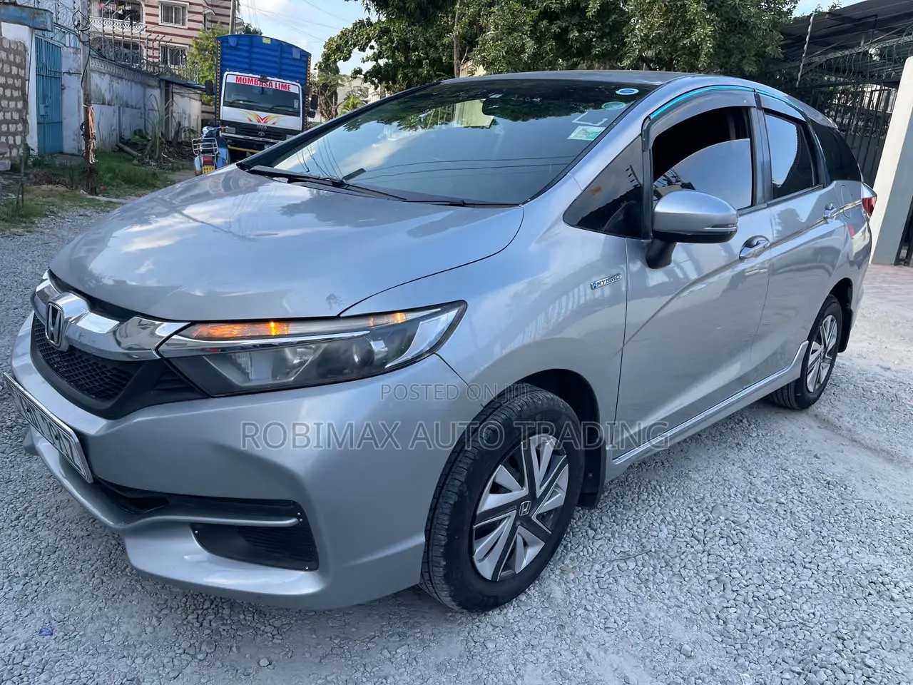 Honda Fit Shuttle 2017 Silver
