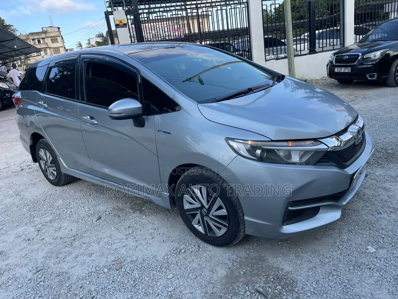 Honda Fit Shuttle 2017 Silver