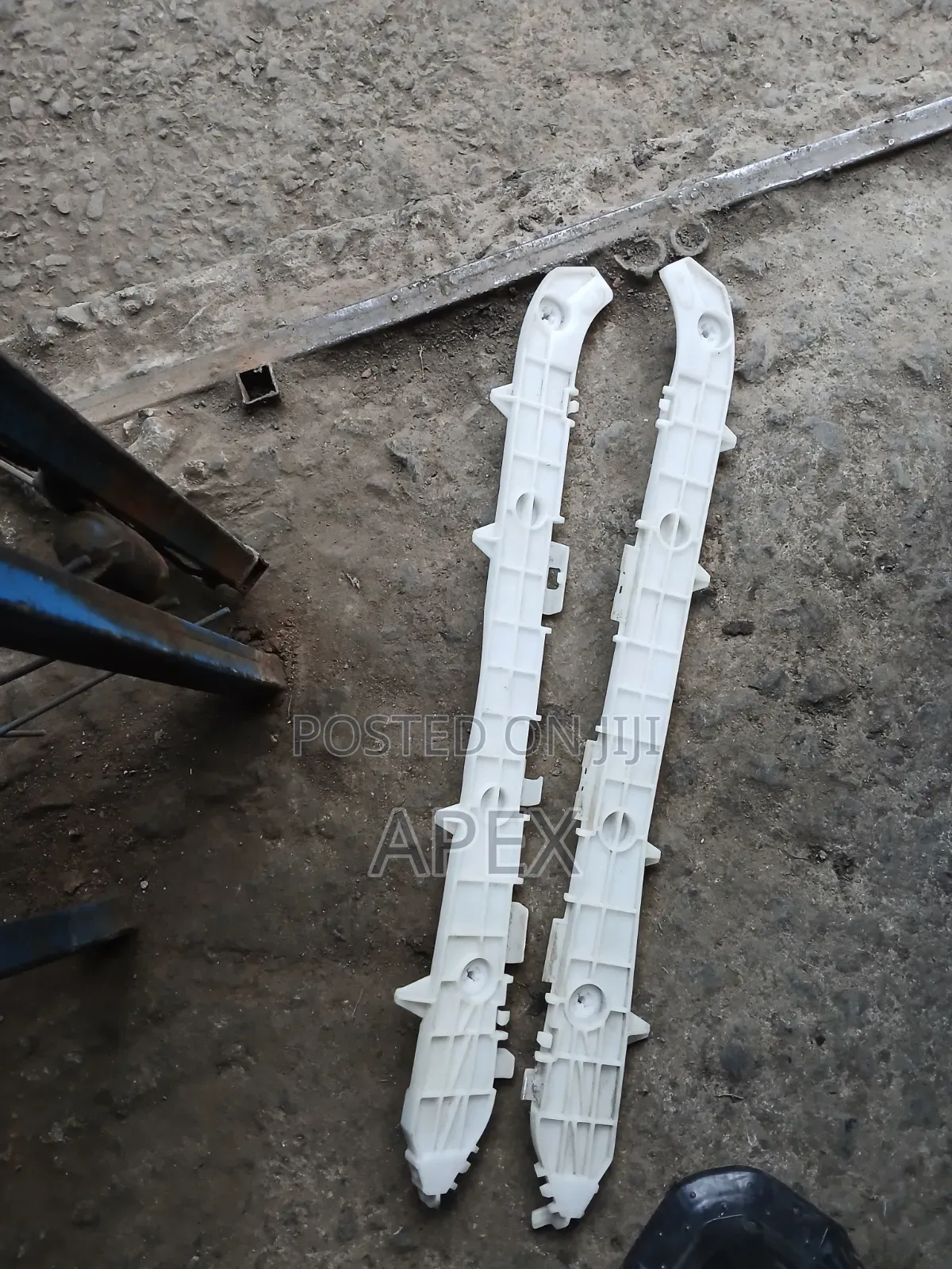 Rear Bumper Holders Toyota Noah 2010
