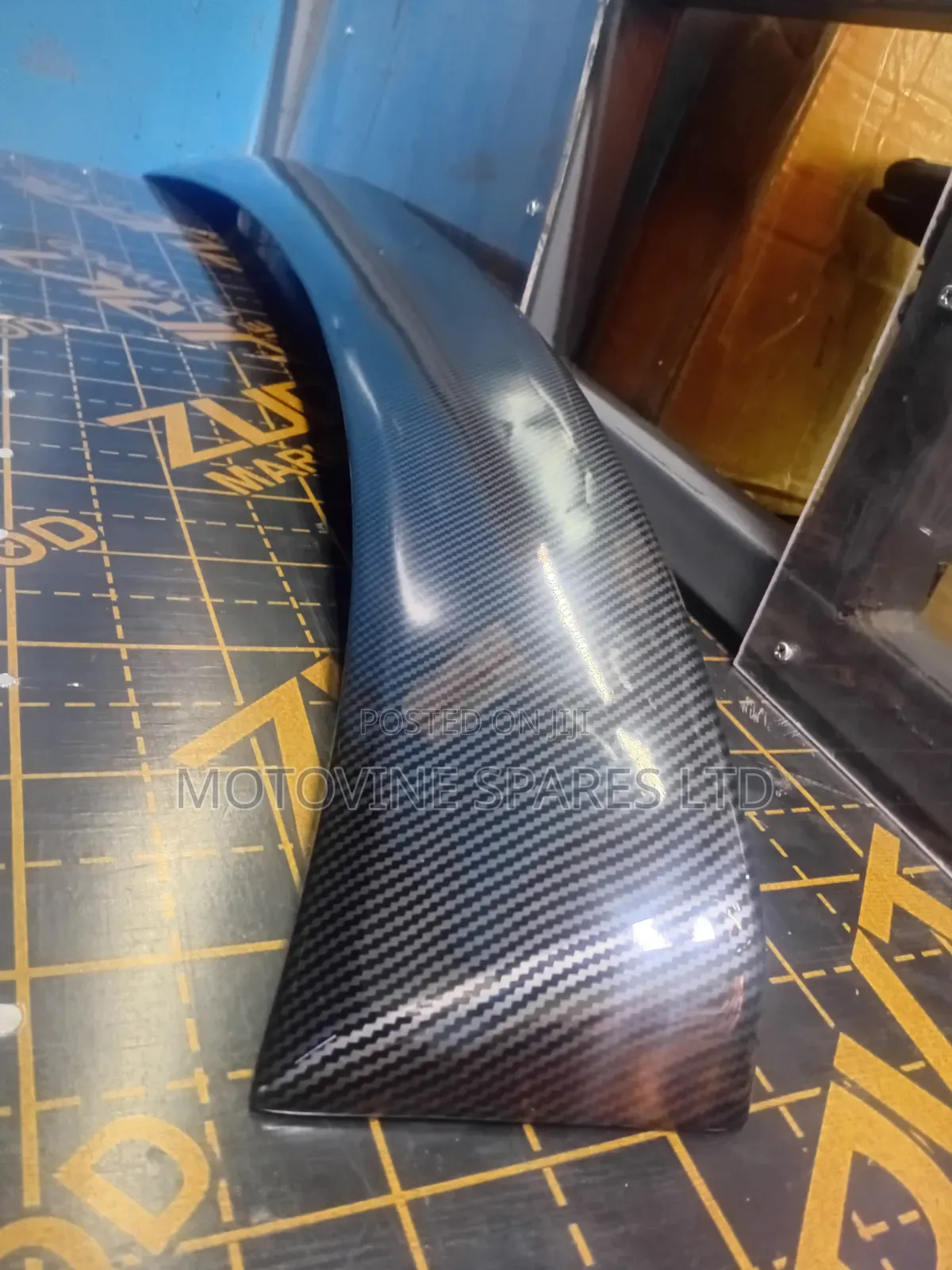 Toyota Crown Carbon Fiber Style Roof Spoiler
