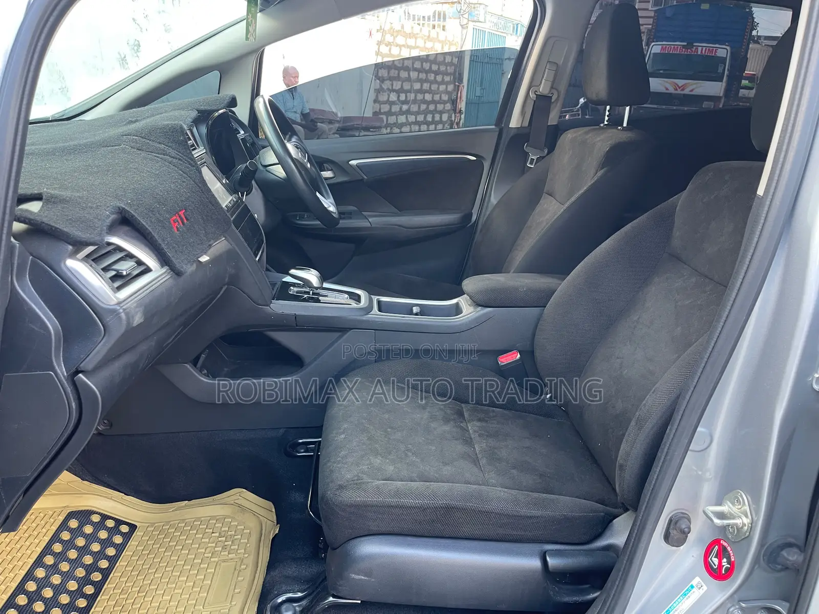 Honda Fit Shuttle 2017 Silver