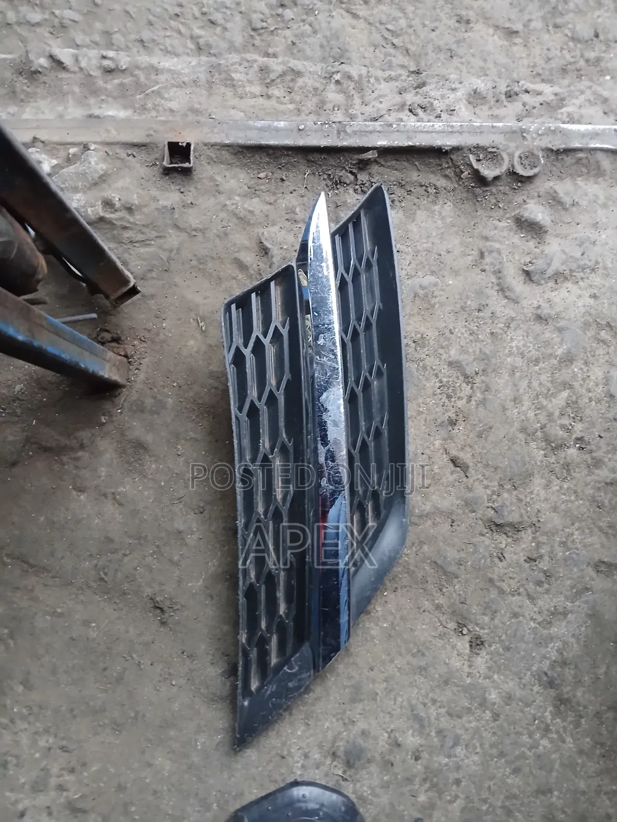 Upper Grille Trim Toyota Rav4 2014