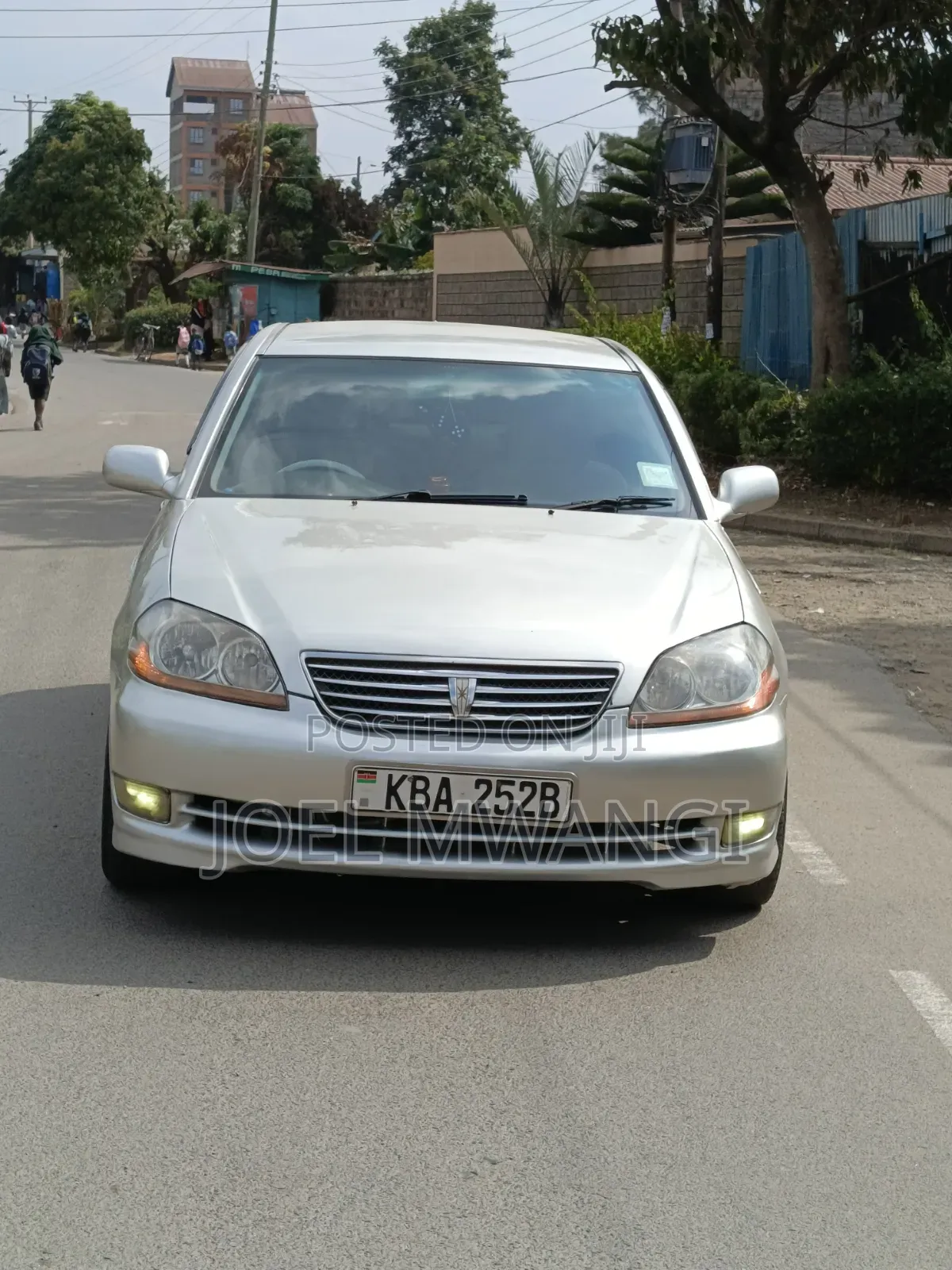 Toyota Mark II 2000 Silver