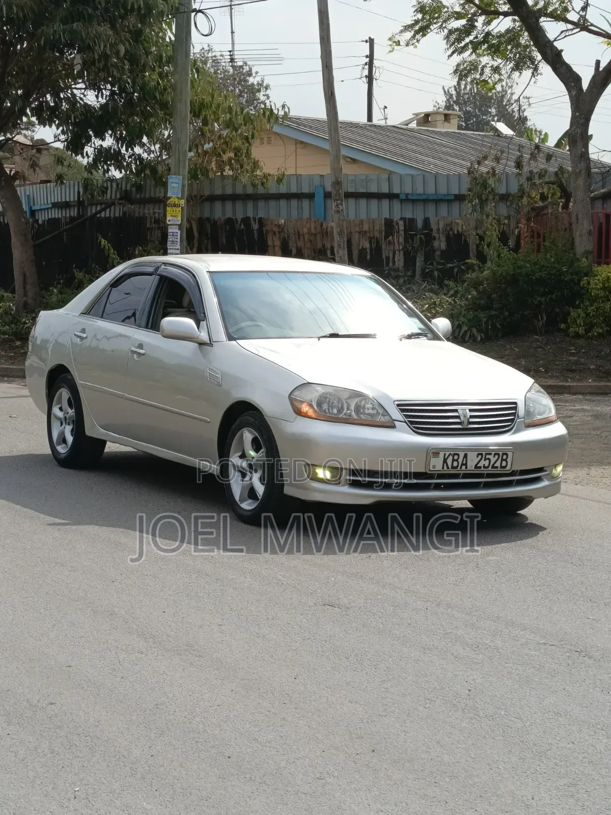 Toyota Mark II 2000 Silver