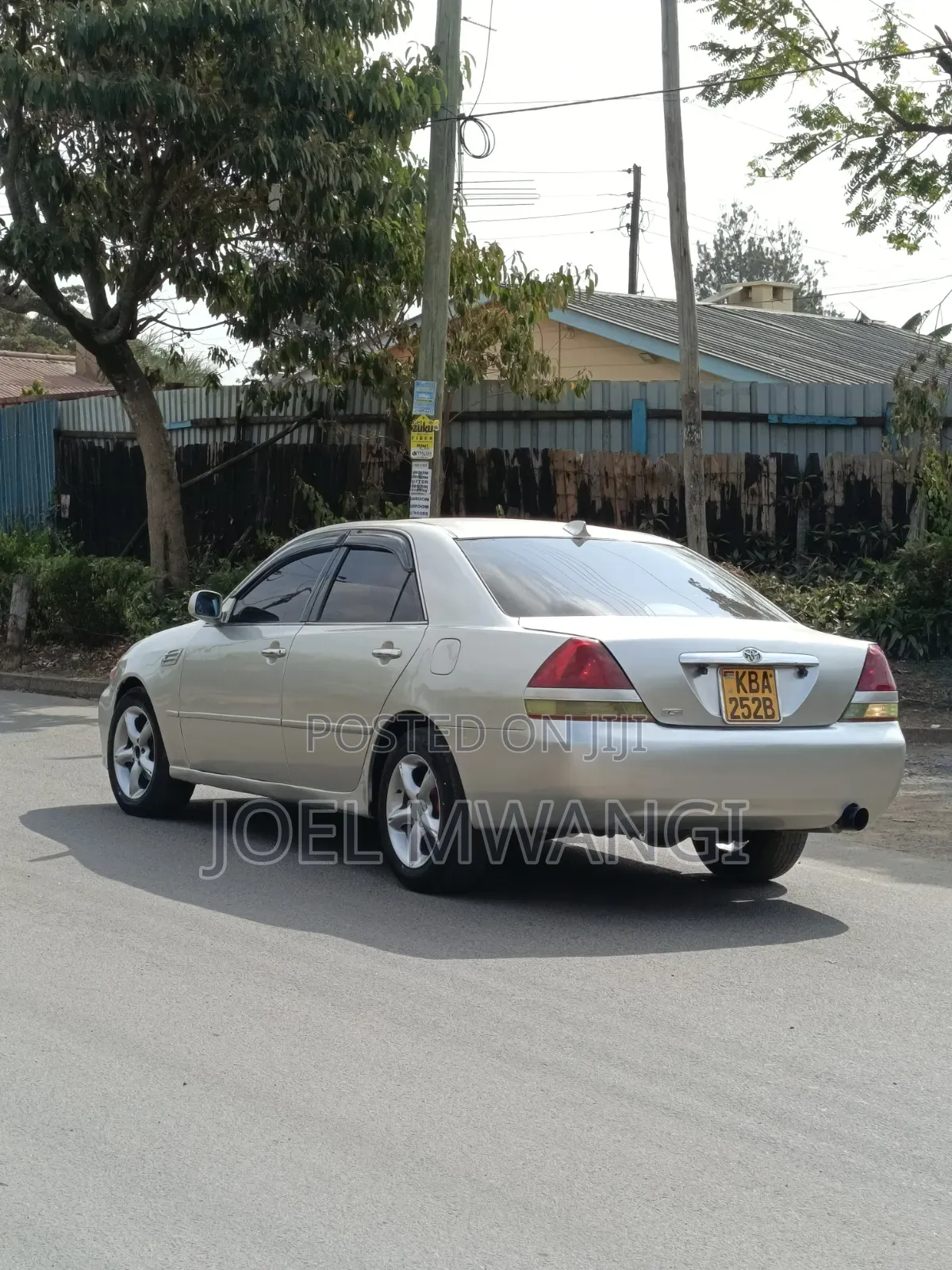 Toyota Mark II 2000 Silver