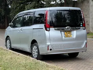 Toyota Noah 2014 White