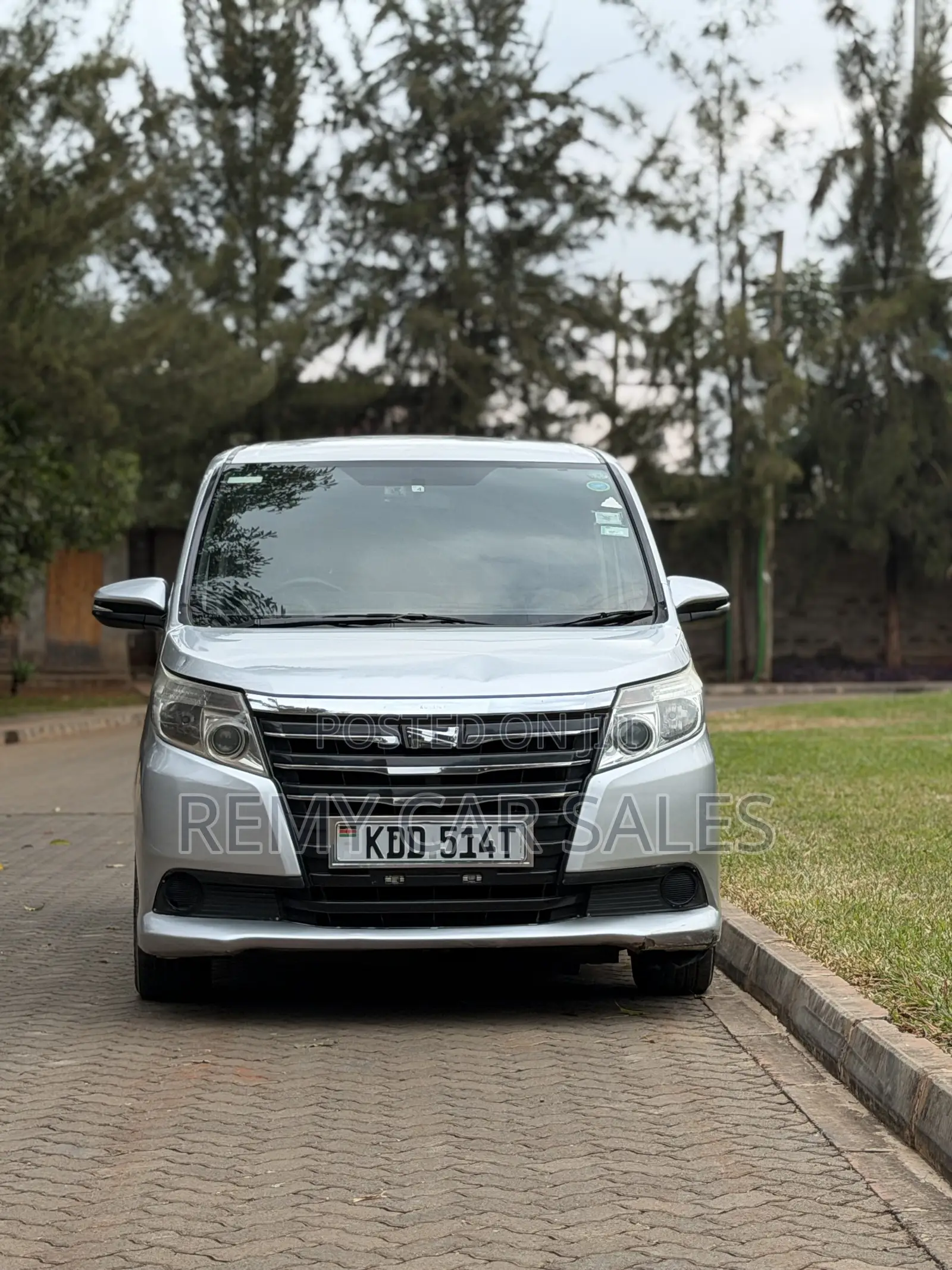 Toyota Noah 2014 White