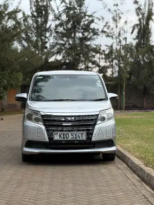 Toyota Noah 2014 White