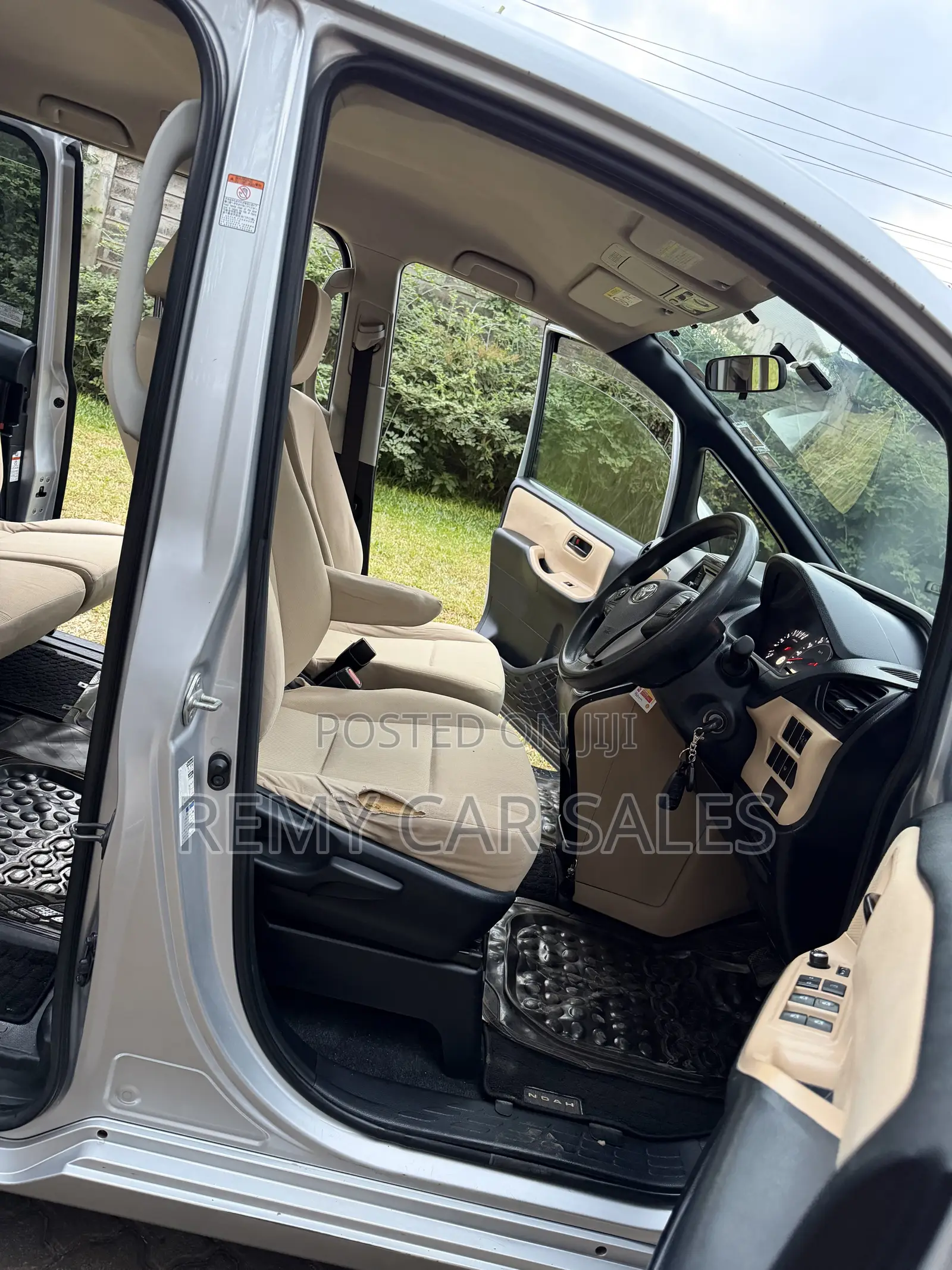 Toyota Noah 2014 White