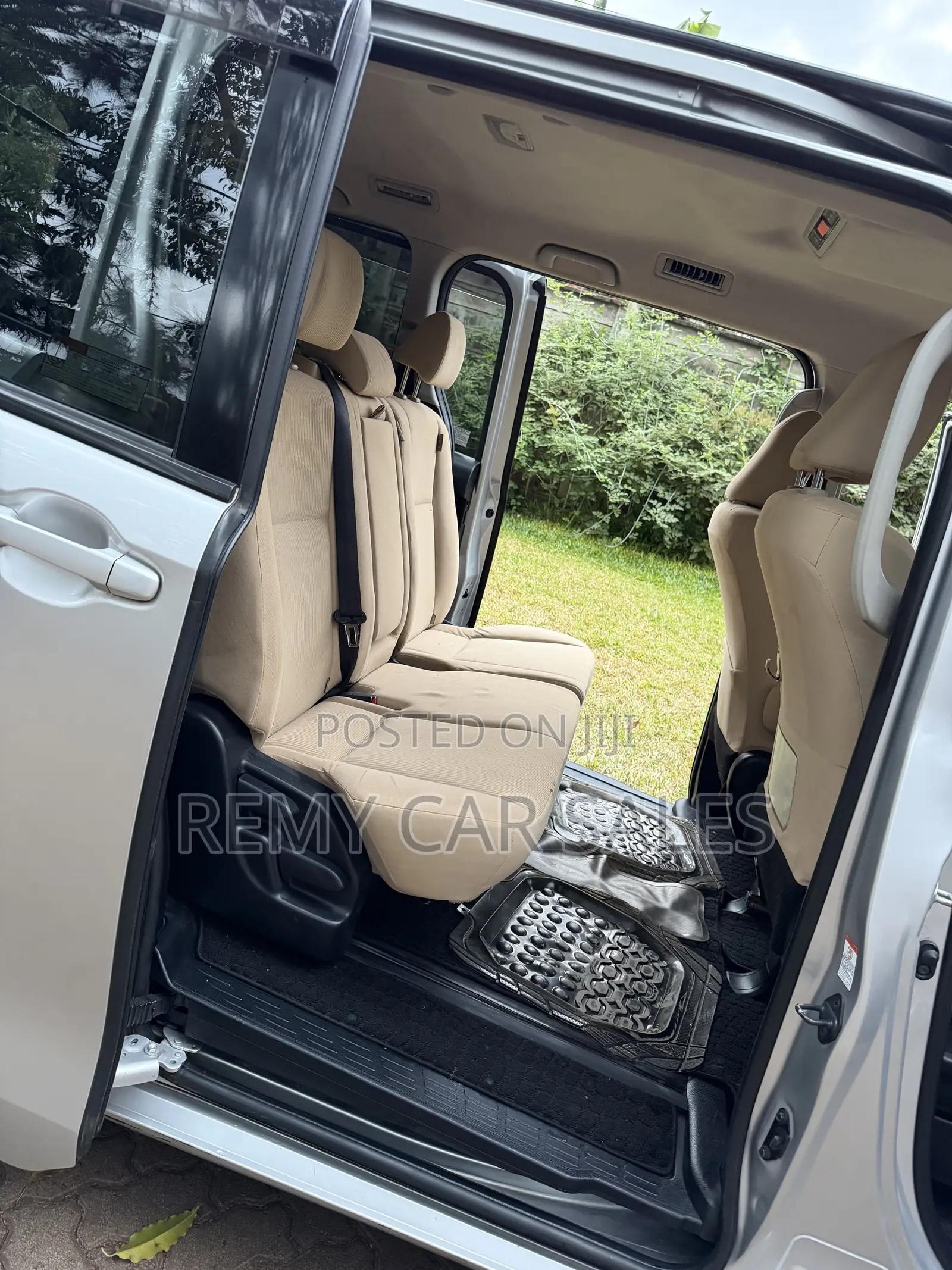 Toyota Noah 2014 White