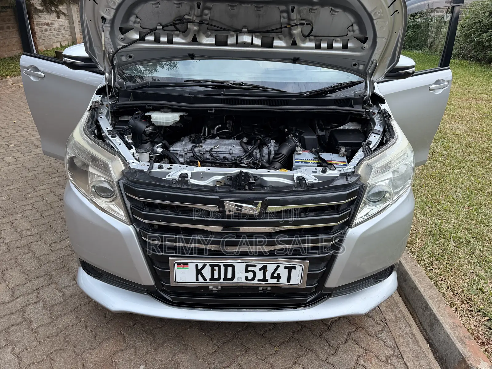 Toyota Noah 2014 White