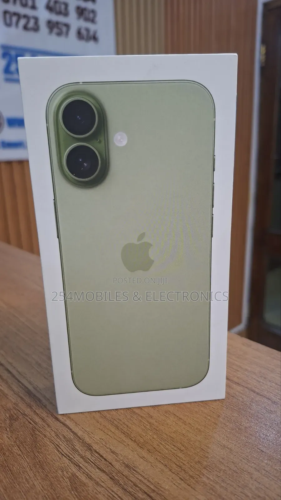 New Apple iPhone 17 256 GB Green