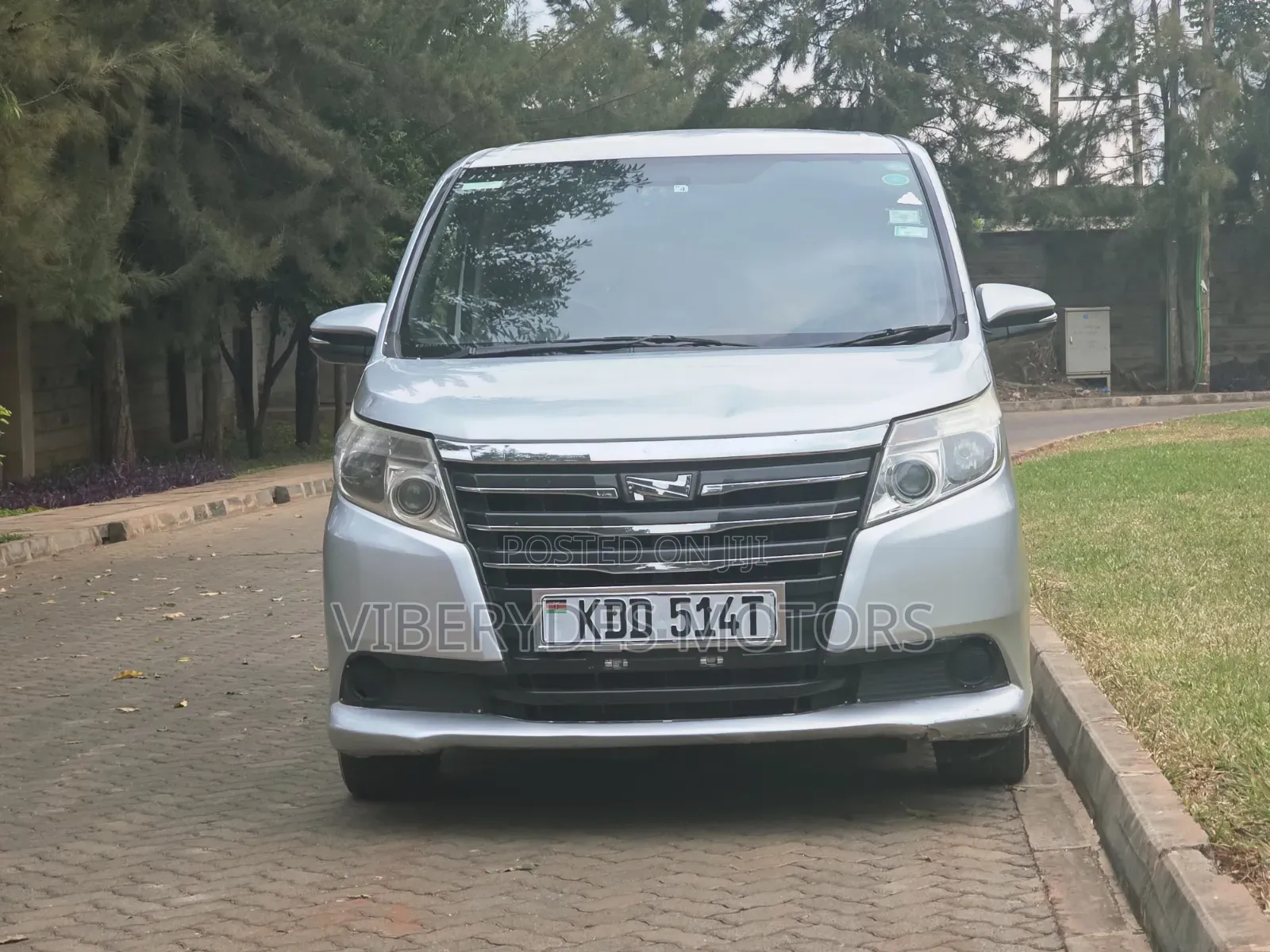 Toyota Noah 2014 Silver