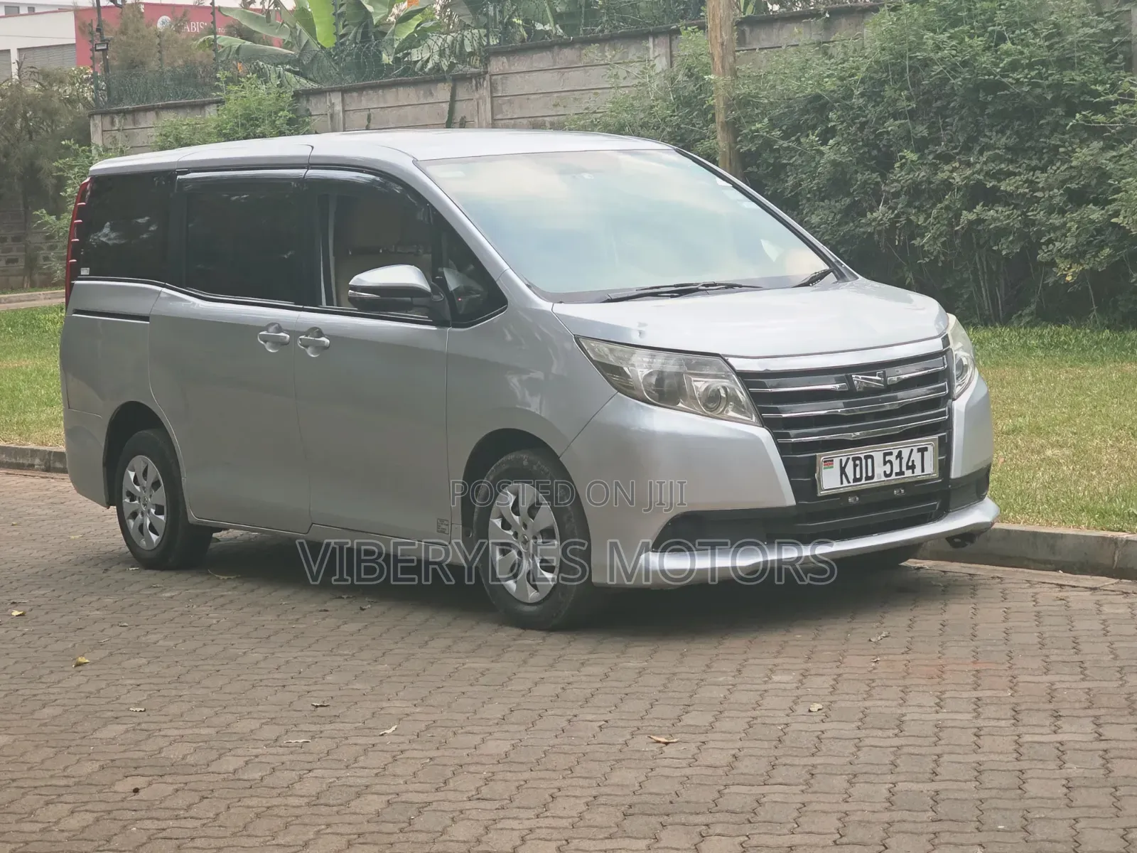 Toyota Noah 2014 Silver