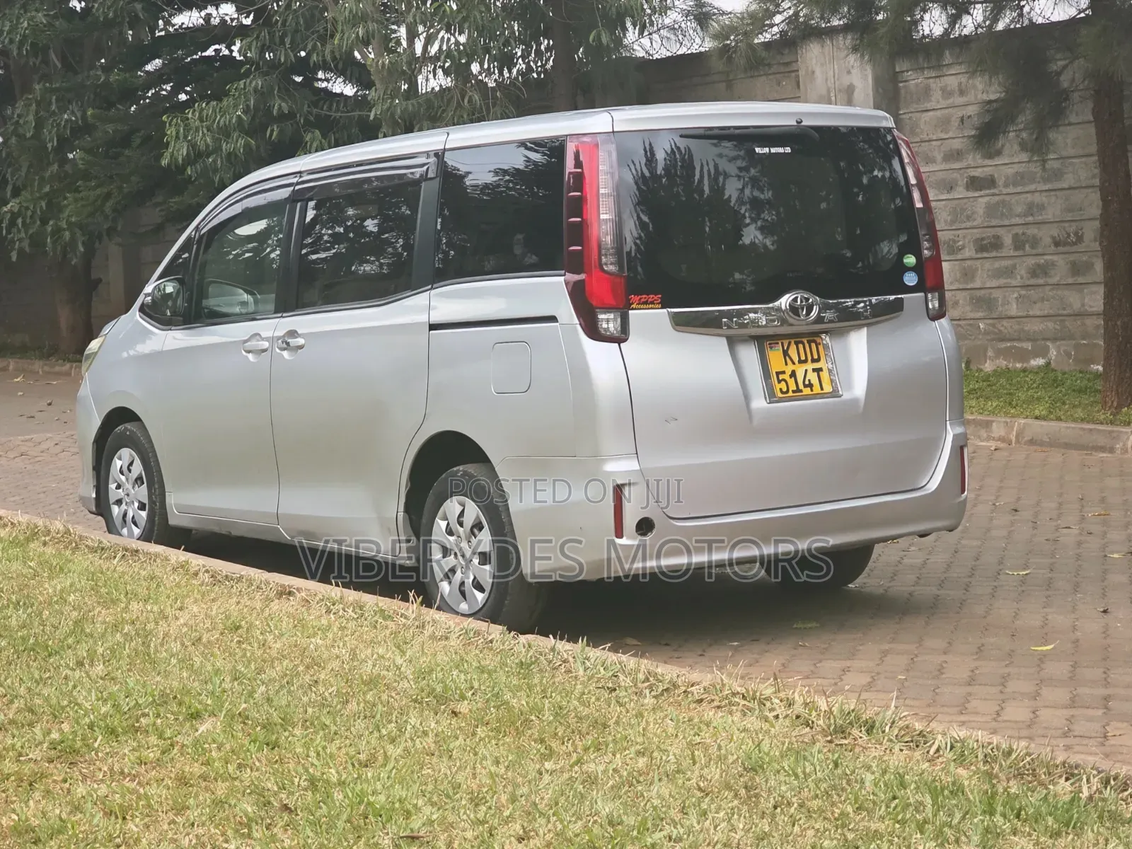 Toyota Noah 2014 Silver
