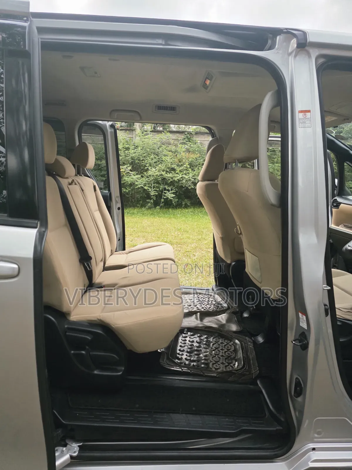 Toyota Noah 2014 Silver