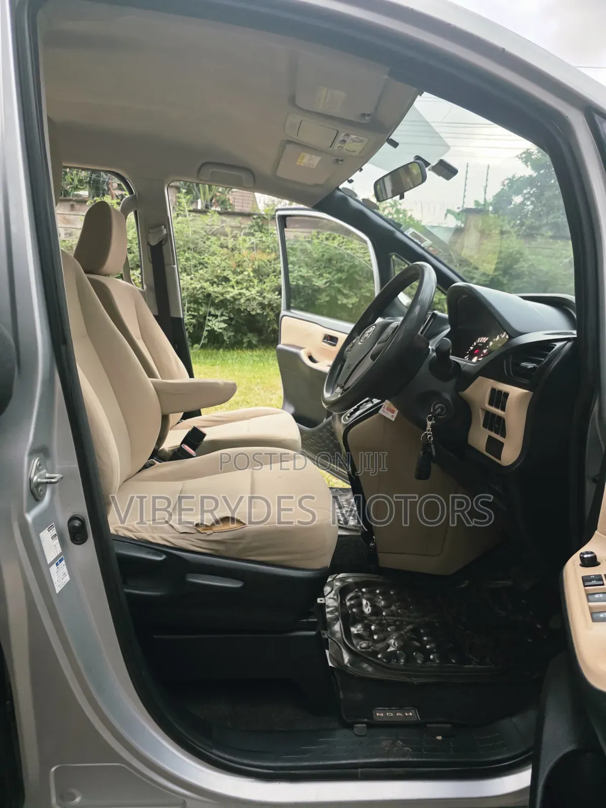 Toyota Noah 2014 Silver