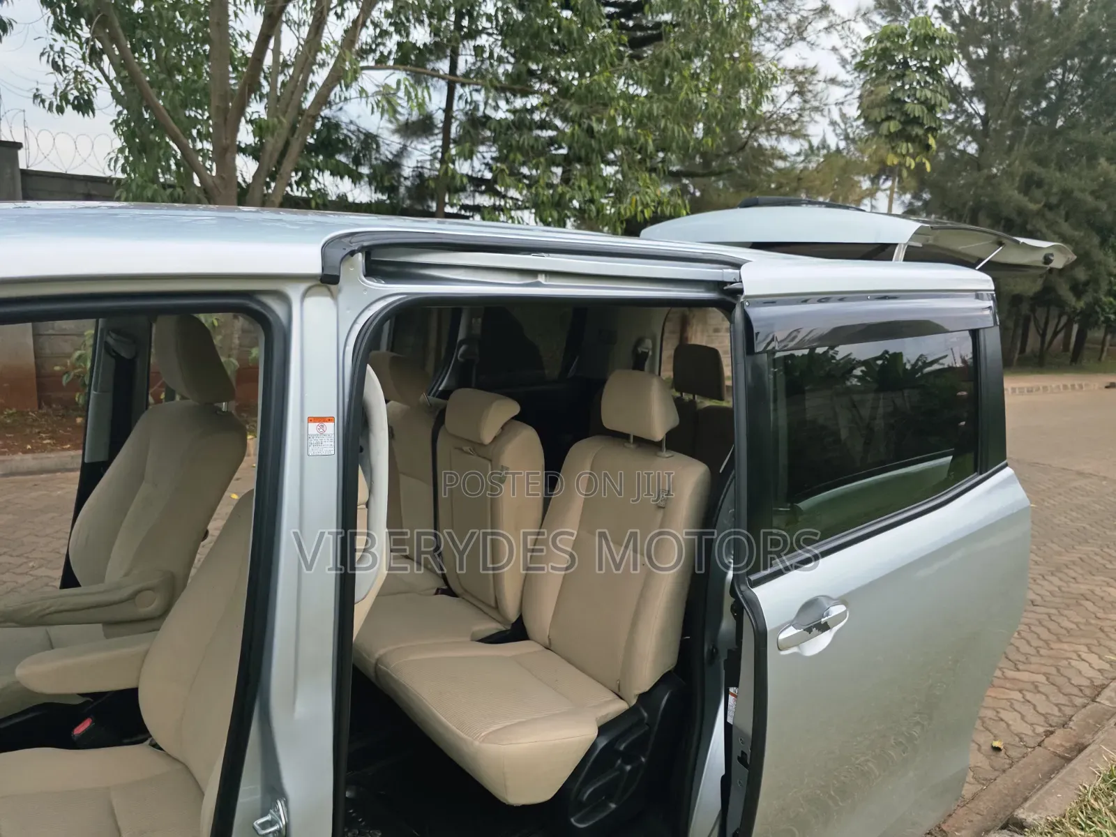 Toyota Noah 2014 Silver