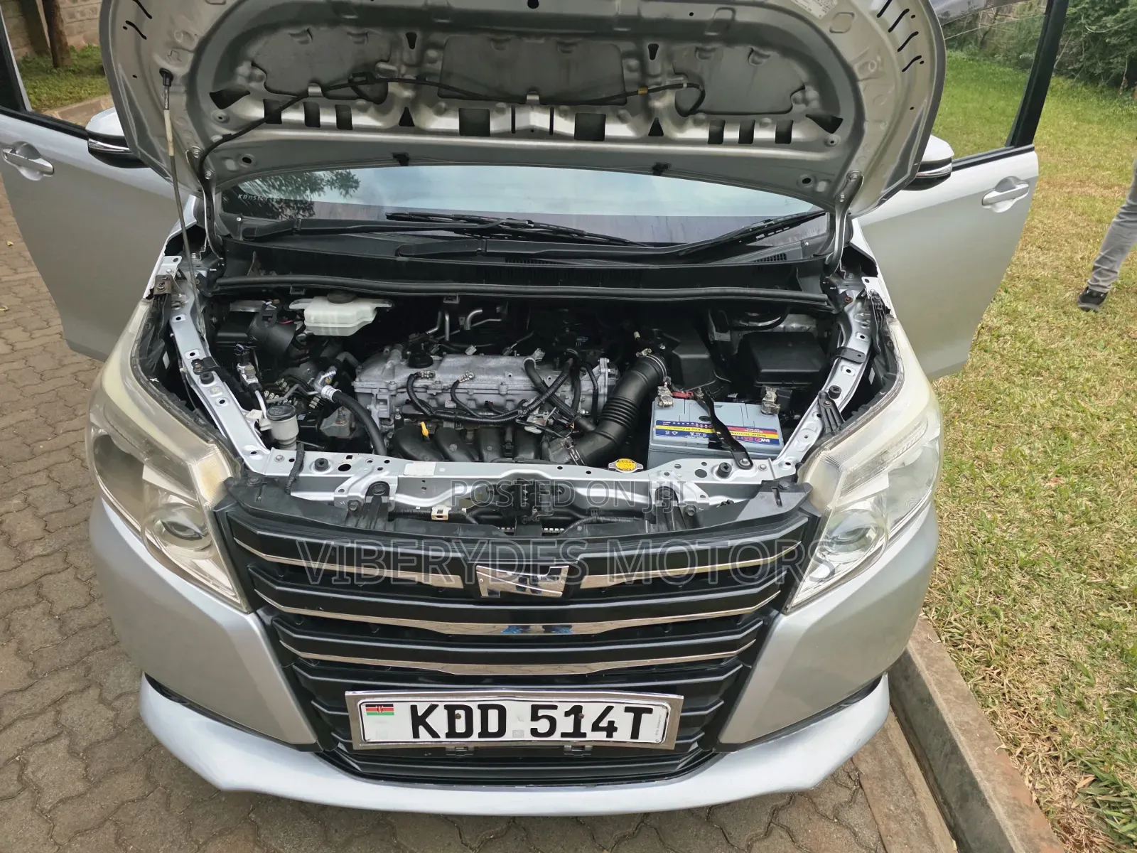 Toyota Noah 2014 Silver
