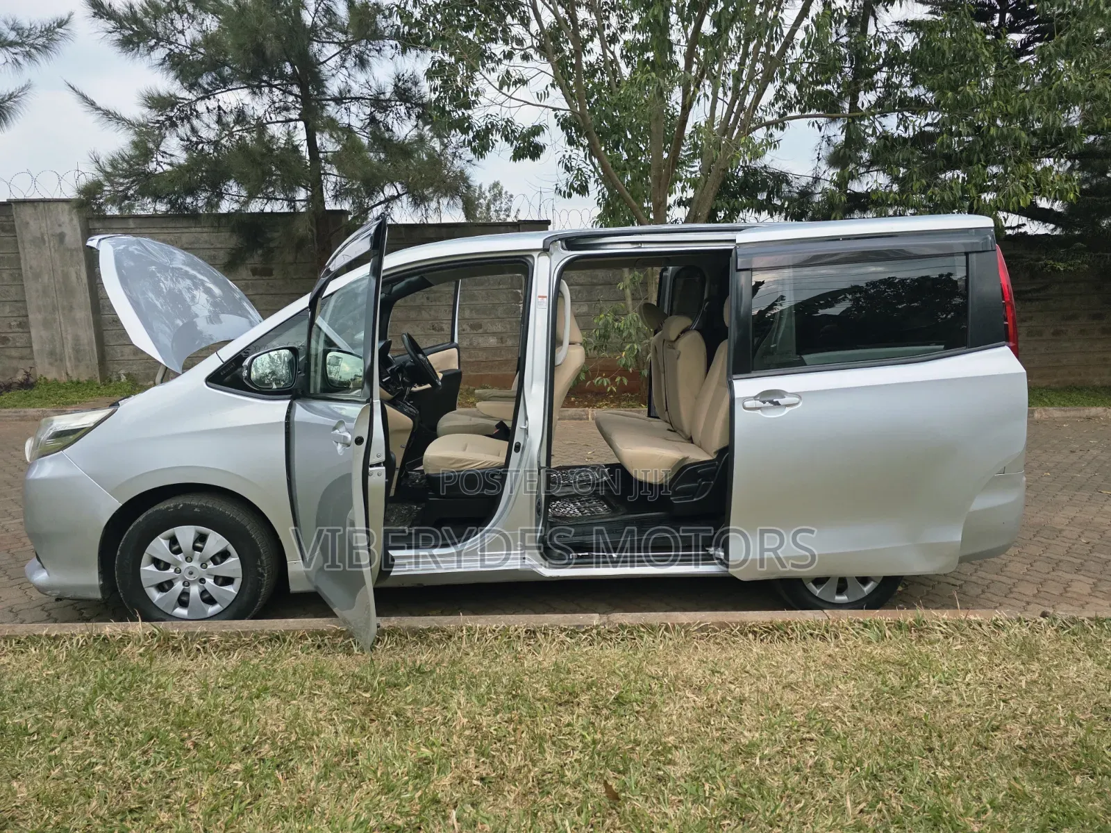 Toyota Noah 2014 Silver
