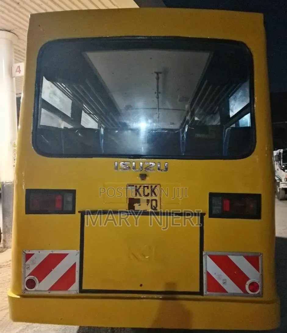 Isuzu Executive Bus 2016 Yellow