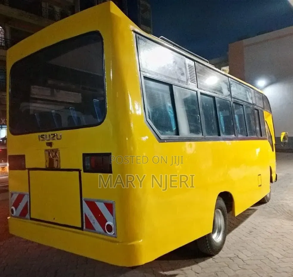 Isuzu Executive Bus 2016 Yellow