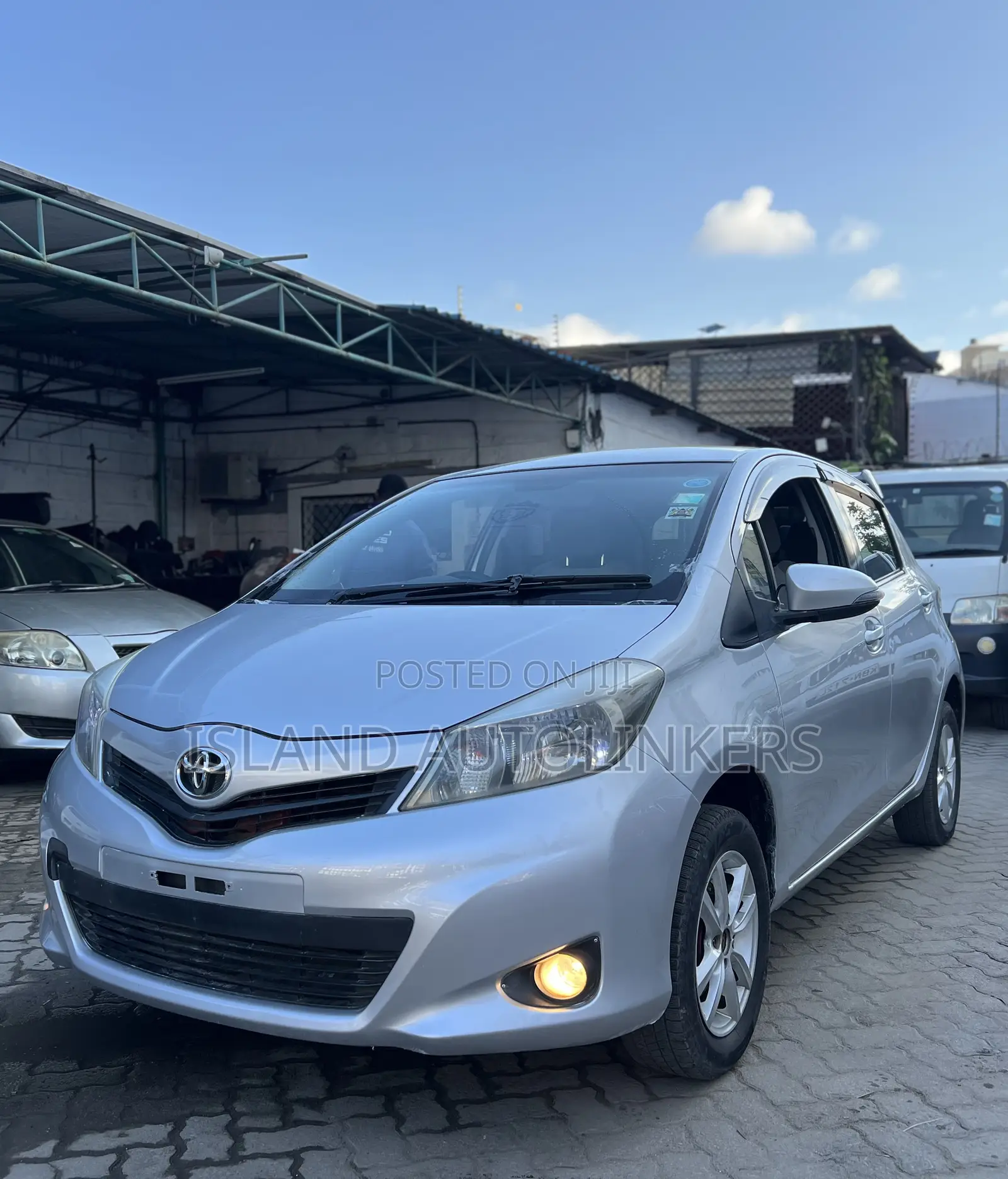 Toyota Vitz 1.5 FWD 5dr 2013 Silver