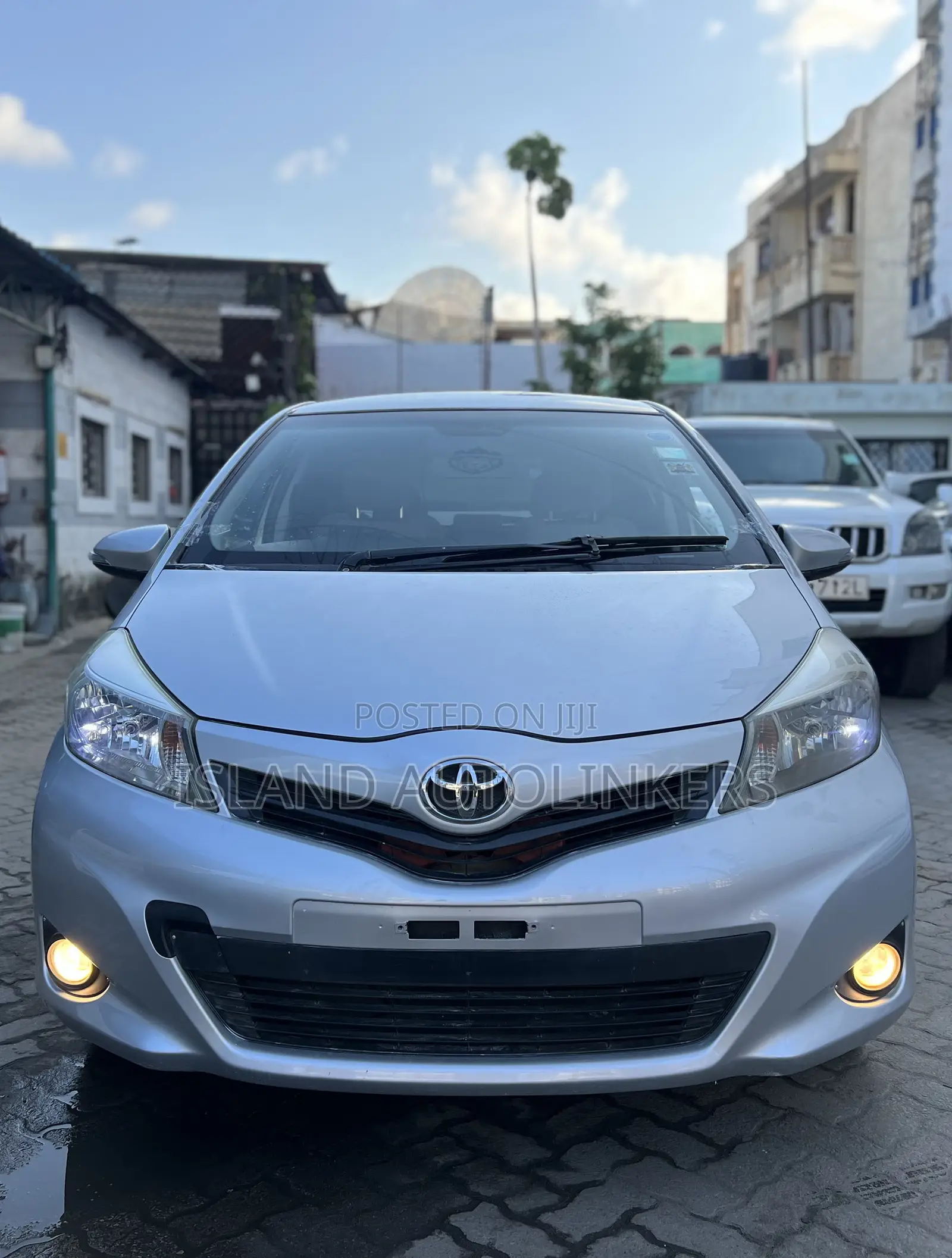 Toyota Vitz 1.5 FWD 5dr 2013 Silver