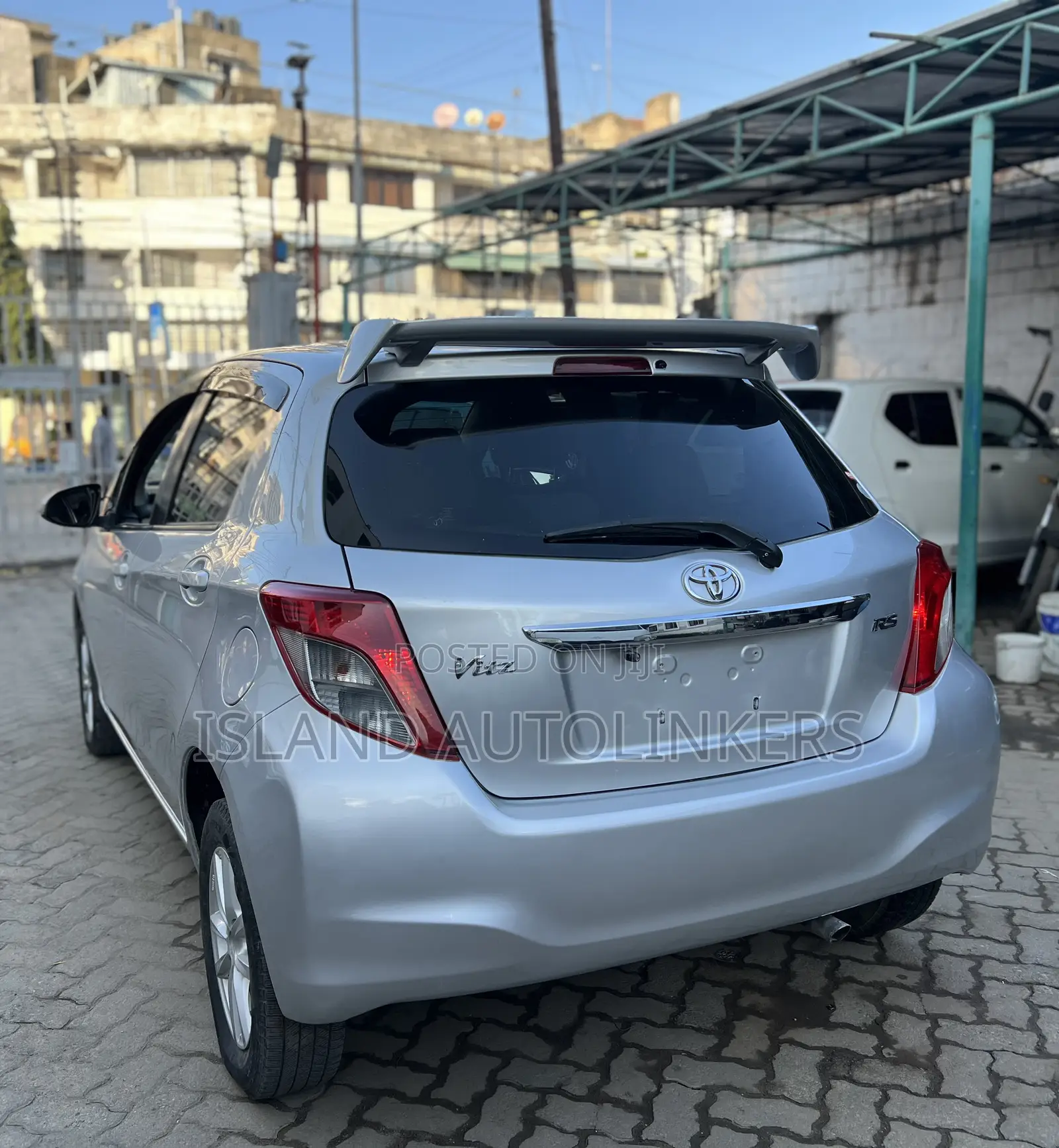 Toyota Vitz 1.5 FWD 5dr 2013 Silver
