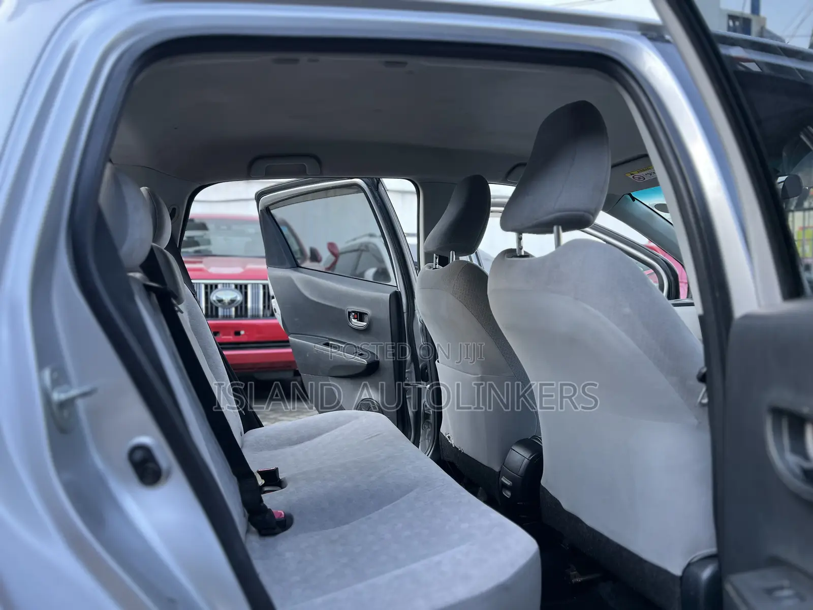 Toyota Vitz 1.5 FWD 5dr 2013 Silver