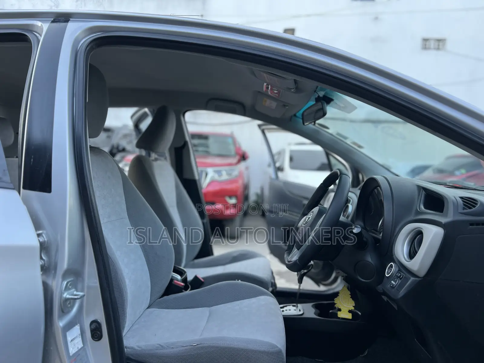 Toyota Vitz 1.5 FWD 5dr 2013 Silver