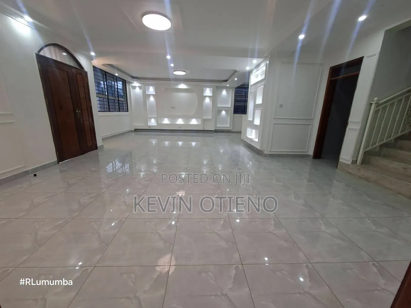 5bdrm House in Community, Gateway Mall Area for rent